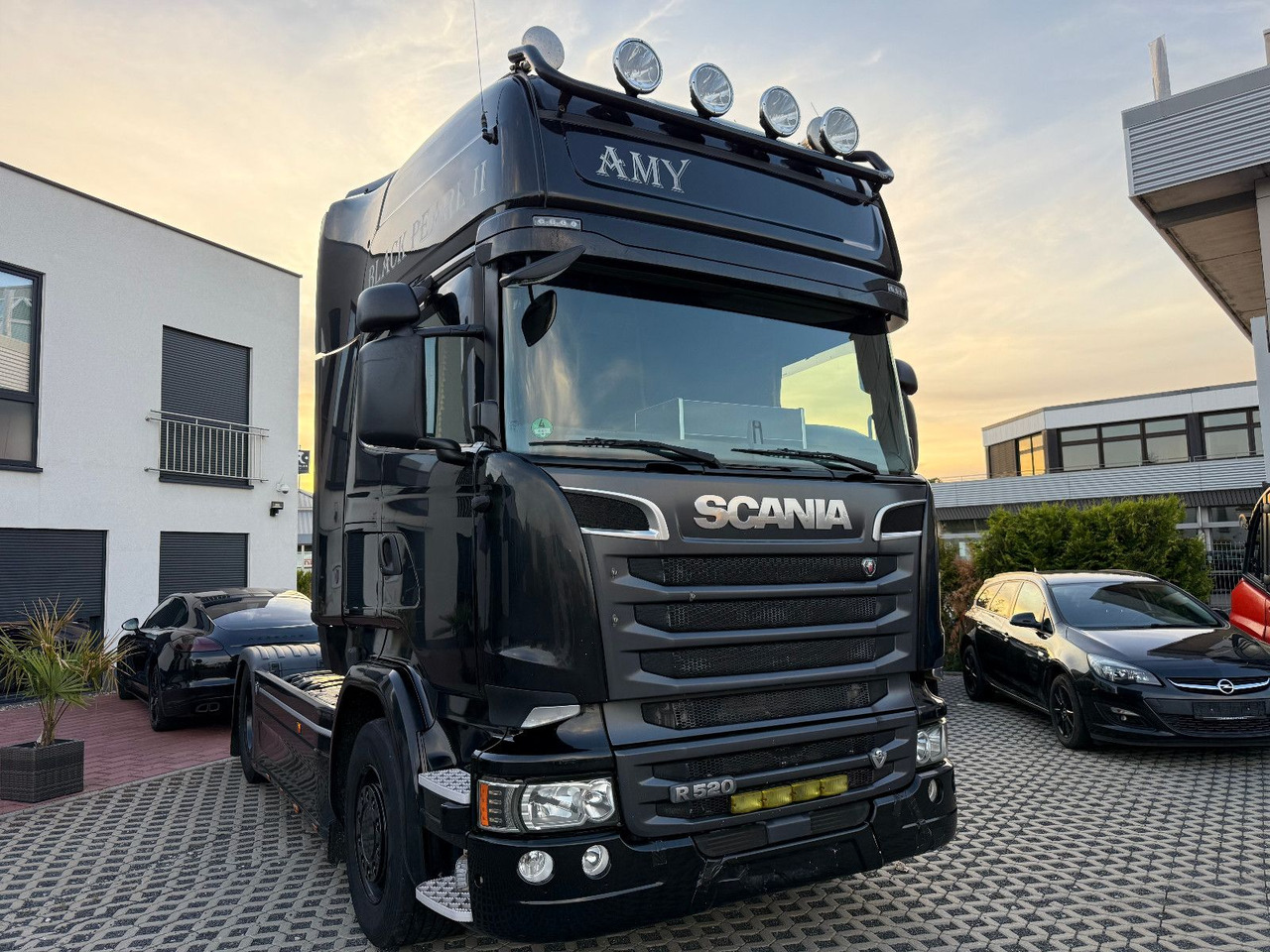 Scania R 520 V8 - Tegljač: slika Scania R 520 V8 - Tegljač Scania R 520 V8 - Tegljač: slika Scania R 520 V8 - Tegljač
