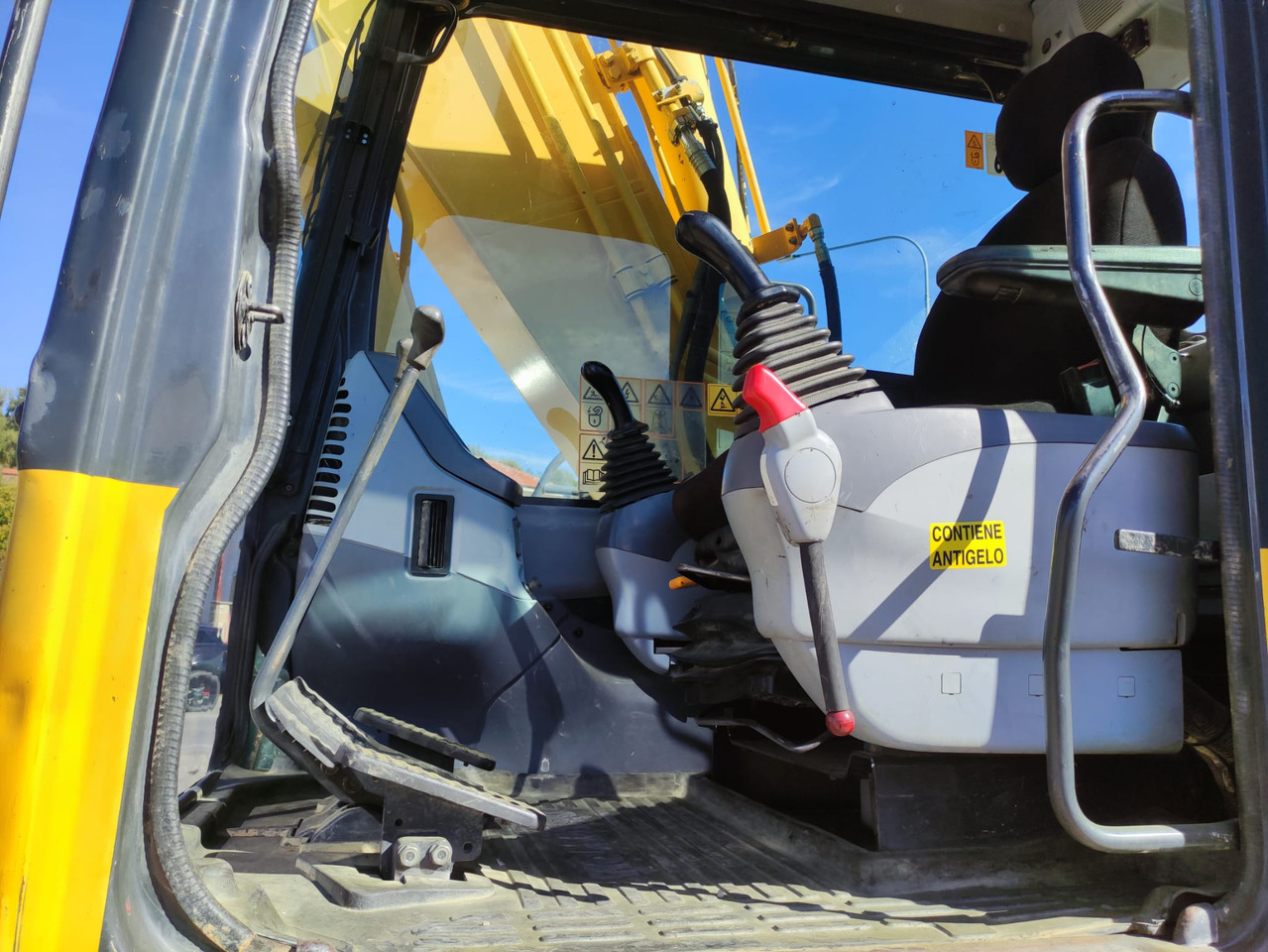 KOMATSU PC160LC-7 - Bager gusjeničar: slika KOMATSU PC160LC-7 - Bager gusjeničar KOMATSU PC160LC-7 - Bager gusjeničar: slika KOMATSU PC160LC-7 - Bager gusjeničar