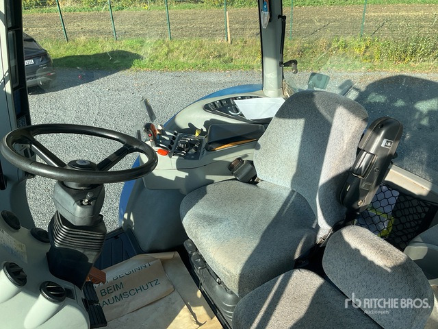 2008 New Holland T8040 4WD Tractor - Traktor: slika 2008 New Holland T8040 4WD Tractor - Traktor 2008 New Holland T8040 4WD Tractor - Traktor: slika 2008 New Holland T8040 4WD Tractor - Traktor