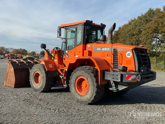 2016 Doosan DL250-3 Wheel Loader - Utovarivač na kotačima: slika 2016 Doosan DL250-3 Wheel Loader - Utovarivač na kotačima 2016 Doosan DL250-3 Wheel Loader - Utovarivač na kotačima: slika 2016 Doosan DL250-3 Wheel Loader - Utovarivač na kotačima