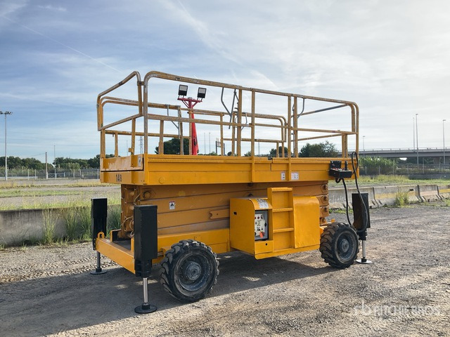 2003 Haulotte H15SDX 4x4 Diesel Scissor Lift - Škarasta podizna platforma: slika 2003 Haulotte H15SDX 4x4 Diesel Scissor Lift - Škarasta podizna platforma 2003 Haulotte H15SDX 4x4 Diesel Scissor Lift - Škarasta podizna platforma: slika 2003 Haulotte H15SDX 4x4 Diesel Scissor Lift - Škarasta podizna platforma