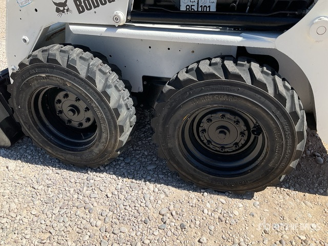 2006 Bobcat S130 Skid Steer Loader - Mini utovarivač: slika 2006 Bobcat S130 Skid Steer Loader - Mini utovarivač 2006 Bobcat S130 Skid Steer Loader - Mini utovarivač: slika 2006 Bobcat S130 Skid Steer Loader - Mini utovarivač
