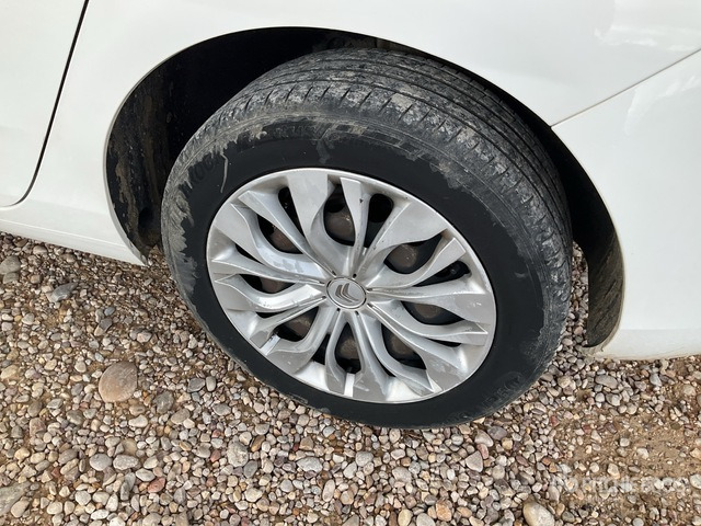 2015 Citroen C4 BlueHDI Automobile - Automobil: slika 2015 Citroen C4 BlueHDI Automobile - Automobil 2015 Citroen C4 BlueHDI Automobile - Automobil: slika 2015 Citroen C4 BlueHDI Automobile - Automobil