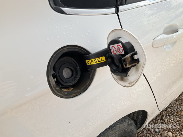 2015 Citroen C4 BlueHDI Automobile - Automobil: slika 2015 Citroen C4 BlueHDI Automobile - Automobil 2015 Citroen C4 BlueHDI Automobile - Automobil: slika 2015 Citroen C4 BlueHDI Automobile - Automobil