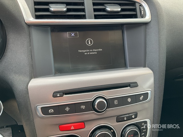 2015 Citroen C4 BlueHDI Automobile - Automobil: slika 2015 Citroen C4 BlueHDI Automobile - Automobil 2015 Citroen C4 BlueHDI Automobile - Automobil: slika 2015 Citroen C4 BlueHDI Automobile - Automobil