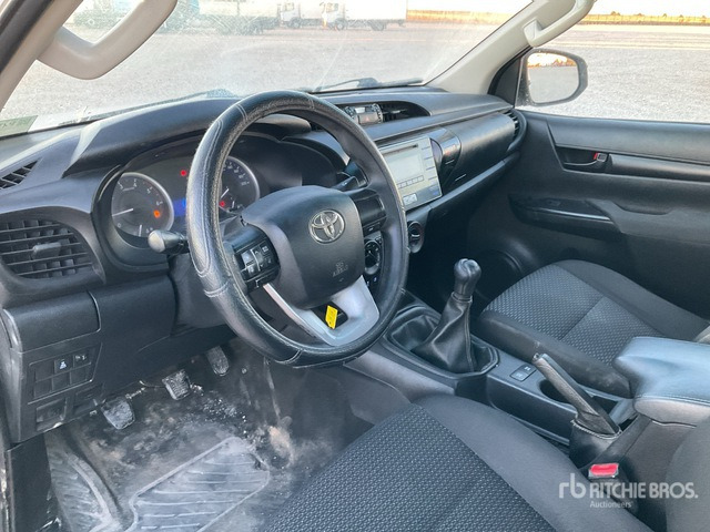 2017 Toyota Hilux 4x4 Crew Cab Pickup - Pick-up: slika 2017 Toyota Hilux 4x4 Crew Cab Pickup - Pick-up 2017 Toyota Hilux 4x4 Crew Cab Pickup - Pick-up: slika 2017 Toyota Hilux 4x4 Crew Cab Pickup - Pick-up