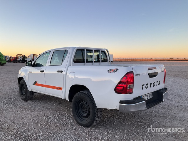 2017 Toyota Hilux 4x4 Crew Cab Pickup - Pick-up: slika 2017 Toyota Hilux 4x4 Crew Cab Pickup - Pick-up 2017 Toyota Hilux 4x4 Crew Cab Pickup - Pick-up: slika 2017 Toyota Hilux 4x4 Crew Cab Pickup - Pick-up