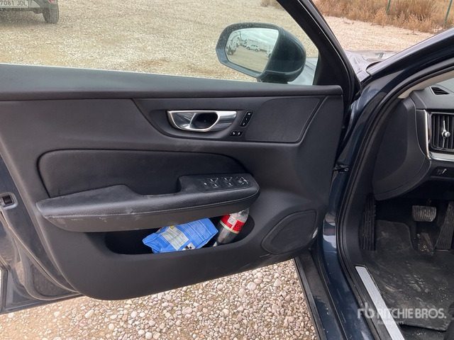 2021 Volvo V60 SUV - SUV: slika 2021 Volvo V60 SUV - SUV 2021 Volvo V60 SUV - SUV: slika 2021 Volvo V60 SUV - SUV