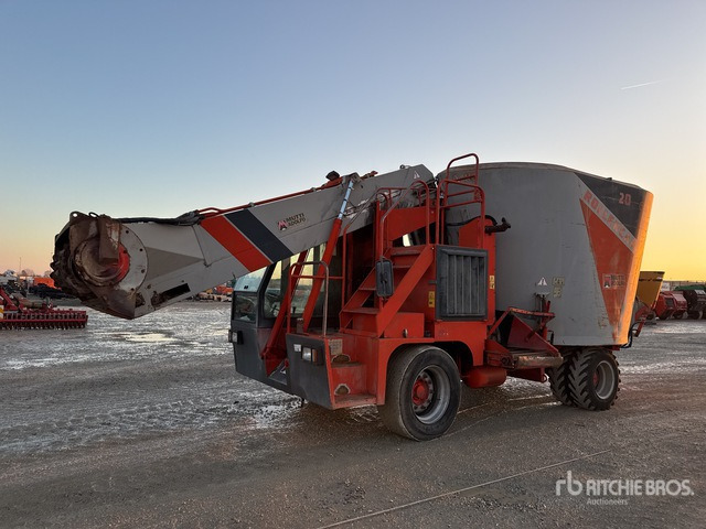 1996 Mutti MC20 Feed Wagon - Vagon-miješalica za krmivo: slika 1996 Mutti MC20 Feed Wagon - Vagon-miješalica za krmivo 1996 Mutti MC20 Feed Wagon - Vagon-miješalica za krmivo: slika 1996 Mutti MC20 Feed Wagon - Vagon-miješalica za krmivo