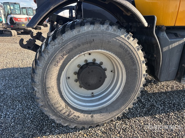 2006 JCB FASTRAC 3220 4WD Tractor - Traktor: slika 2006 JCB FASTRAC 3220 4WD Tractor - Traktor 2006 JCB FASTRAC 3220 4WD Tractor - Traktor: slika 2006 JCB FASTRAC 3220 4WD Tractor - Traktor