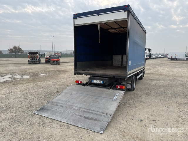 2010 Renault Midlum 215.75 4x2 Curtain Side Truck - Kamion s ceradom: slika 2010 Renault Midlum 215.75 4x2 Curtain Side Truck - Kamion s ceradom 2010 Renault Midlum 215.75 4x2 Curtain Side Truck - Kamion s ceradom: slika 2010 Renault Midlum 215.75 4x2 Curtain Side Truck - Kamion s ceradom