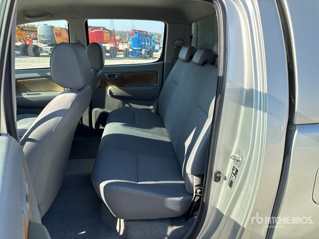Pick-up 2010 Toyota Hylux 4x4 Crew Cab Pickup: slika Pick-up 2010 Toyota Hylux 4x4 Crew Cab Pickup