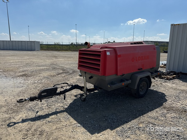 2015 Atlas Copco XAHS186 Compressore - Zračni kompresor: slika 2015 Atlas Copco XAHS186 Compressore - Zračni kompresor 2015 Atlas Copco XAHS186 Compressore - Zračni kompresor: slika 2015 Atlas Copco XAHS186 Compressore - Zračni kompresor