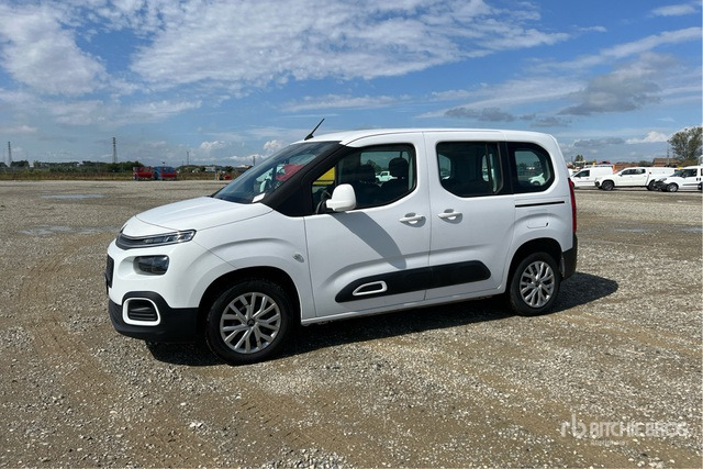 2021 Citroen Berlingo Autocarro furgonato - Mali kombi: slika 2021 Citroen Berlingo Autocarro furgonato - Mali kombi 2021 Citroen Berlingo Autocarro furgonato - Mali kombi: slika 2021 Citroen Berlingo Autocarro furgonato - Mali kombi
