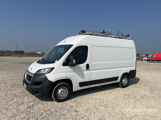 2021 Peugeot Boxer 333 L2H2 2.2 BLUEHDI 140CV S&S Van Truck - Mali kombi: slika 2021 Peugeot Boxer 333 L2H2 2.2 BLUEHDI 140CV S&S Van Truck - Mali kombi 2021 Peugeot Boxer 333 L2H2 2.2 BLUEHDI 140CV S&S Van Truck - Mali kombi: slika 2021 Peugeot Boxer 333 L2H2 2.2 BLUEHDI 140CV S&S Van Truck - Mali kombi