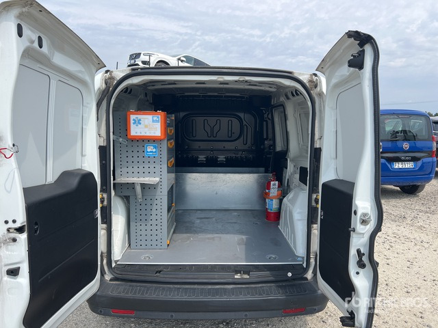 Fiat Doblo Cargo Van Truck - Furgon: slika Fiat Doblo Cargo Van Truck - Furgon Fiat Doblo Cargo Van Truck - Furgon: slika Fiat Doblo Cargo Van Truck - Furgon