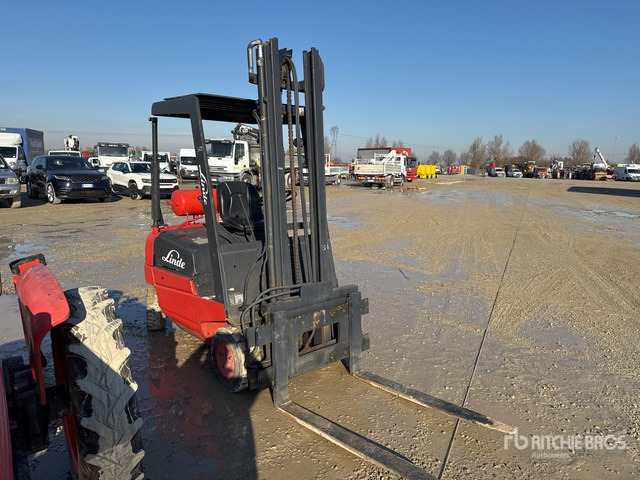 Linde H15 Forklift - Viličar: slika Linde H15 Forklift - Viličar Linde H15 Forklift - Viličar: slika Linde H15 Forklift - Viličar