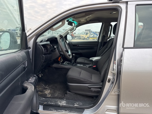 Toyota Hilux Pickup - Pick-up: slika Toyota Hilux Pickup - Pick-up Toyota Hilux Pickup - Pick-up: slika Toyota Hilux Pickup - Pick-up