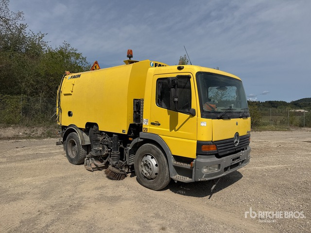 2002 Mercedes-Benz Atego 2001 Faun VIAJET 6 R/L on Balayeuse Sweeper Truck - Cestovna čistilica: slika 2002 Mercedes-Benz Atego 2001 Faun VIAJET 6 R/L on Balayeuse Sweeper Truck - Cestovna čistilica 2002 Mercedes-Benz Atego 2001 Faun VIAJET 6 R/L on Balayeuse Sweeper Truck - Cestovna čistilica: slika 2002 Mercedes-Benz Atego 2001 Faun VIAJET 6 R/L on Balayeuse Sweeper Truck - Cestovna čistilica