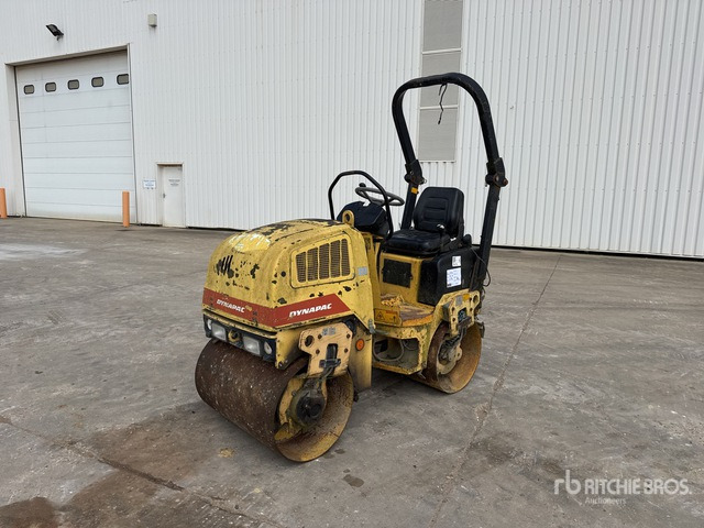 2008 Dynapac CC900 Compacteur Vibrant Tandem Double Drum Roller - Cestovni valjak: slika 2008 Dynapac CC900 Compacteur Vibrant Tandem Double Drum Roller - Cestovni valjak 2008 Dynapac CC900 Compacteur Vibrant Tandem Double Drum Roller - Cestovni valjak: slika 2008 Dynapac CC900 Compacteur Vibrant Tandem Double Drum Roller - Cestovni valjak