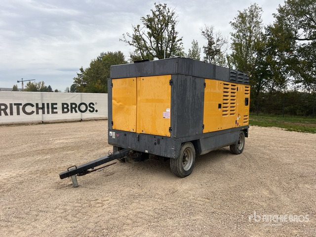 2015 Atlas Copco XAHS447 Mobile 25000 L Compresseur A Air Air Compressor - Zračni kompresor: slika 2015 Atlas Copco XAHS447 Mobile 25000 L Compresseur A Air Air Compressor - Zračni kompresor 2015 Atlas Copco XAHS447 Mobile 25000 L Compresseur A Air Air Compressor - Zračni kompresor: slika 2015 Atlas Copco XAHS447 Mobile 25000 L Compresseur A Air Air Compressor - Zračni kompresor