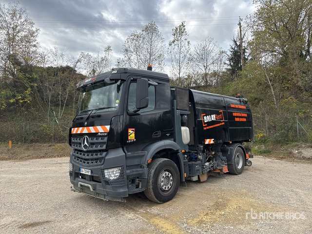 2016 Mercedes-Benz Arocs 2015 Bal Hydro BH9126 on Balayeuse Sweeper Truck - Cestovna čistilica: slika 2016 Mercedes-Benz Arocs 2015 Bal Hydro BH9126 on Balayeuse Sweeper Truck - Cestovna čistilica 2016 Mercedes-Benz Arocs 2015 Bal Hydro BH9126 on Balayeuse Sweeper Truck - Cestovna čistilica: slika 2016 Mercedes-Benz Arocs 2015 Bal Hydro BH9126 on Balayeuse Sweeper Truck - Cestovna čistilica