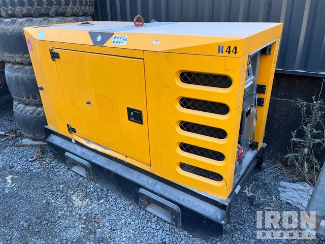 Sdmo R44 Generator Set - Generatorski set: slika Sdmo R44 Generator Set - Generatorski set Sdmo R44 Generator Set - Generatorski set: slika Sdmo R44 Generator Set - Generatorski set