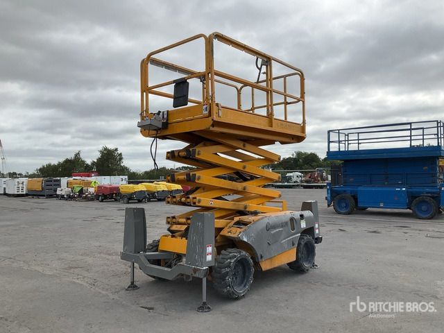 2014 Haulotte Compact 12DX 4x4 Diesel Scissor Lift - Škarasta podizna platforma: slika 2014 Haulotte Compact 12DX 4x4 Diesel Scissor Lift - Škarasta podizna platforma 2014 Haulotte Compact 12DX 4x4 Diesel Scissor Lift - Škarasta podizna platforma: slika 2014 Haulotte Compact 12DX 4x4 Diesel Scissor Lift - Škarasta podizna platforma