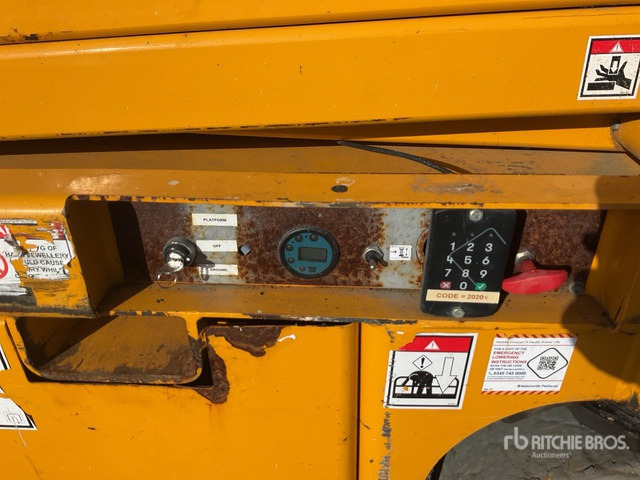 2014 Haulotte Compact 14 Electric Scissor Lift - Škarasta podizna platforma: slika  2014 Haulotte Compact 14 Electric Scissor Lift - Škarasta podizna platforma 2014 Haulotte Compact 14 Electric Scissor Lift - Škarasta podizna platforma: slika  2014 Haulotte Compact 14 Electric Scissor Lift - Škarasta podizna platforma