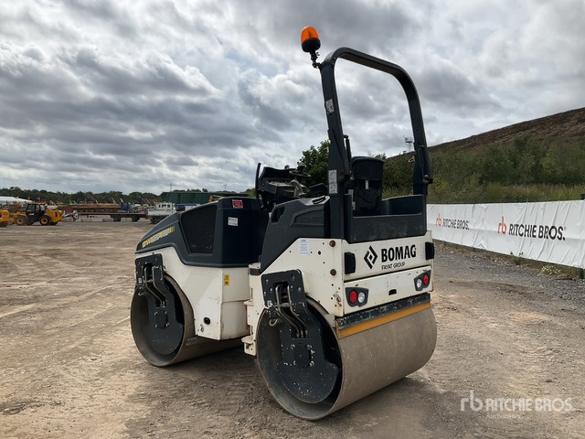 2015 Bomag BW135AD-5 Double Drum Roller - Cestovni valjak: slika 2015 Bomag BW135AD-5 Double Drum Roller - Cestovni valjak 2015 Bomag BW135AD-5 Double Drum Roller - Cestovni valjak: slika 2015 Bomag BW135AD-5 Double Drum Roller - Cestovni valjak