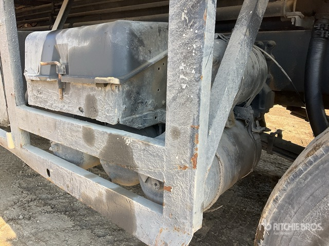 1997 Volvo FH 8x4 Twin-Steer Flatbed Truck - Kamion s otvorenim sandukom: slika 1997 Volvo FH 8x4 Twin-Steer Flatbed Truck - Kamion s otvorenim sandukom 1997 Volvo FH 8x4 Twin-Steer Flatbed Truck - Kamion s otvorenim sandukom: slika 1997 Volvo FH 8x4 Twin-Steer Flatbed Truck - Kamion s otvorenim sandukom