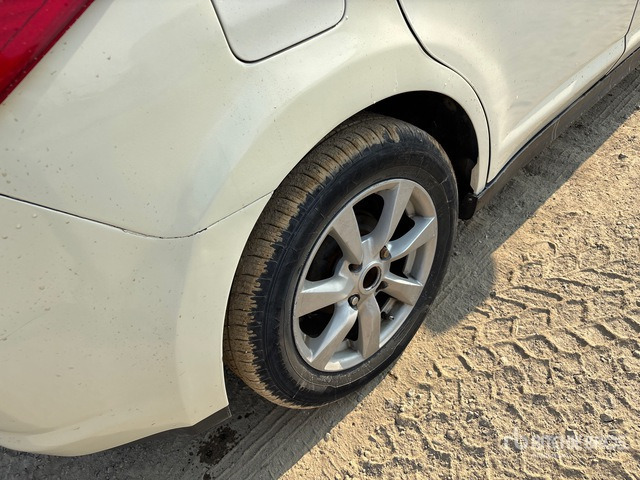 2009 Nissan Tilda Automobile - Automobil: slika 2009 Nissan Tilda Automobile - Automobil 2009 Nissan Tilda Automobile - Automobil: slika 2009 Nissan Tilda Automobile - Automobil