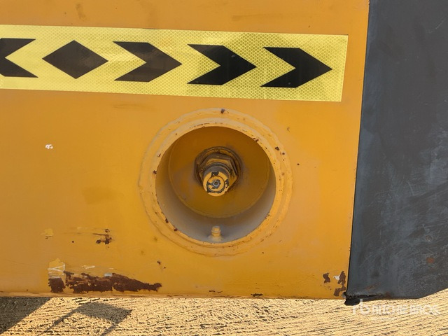 2011 Komatsu HM400-2R Articulated Dump Truck - Zglobni istovarivač: slika 2011 Komatsu HM400-2R Articulated Dump Truck - Zglobni istovarivač 2011 Komatsu HM400-2R Articulated Dump Truck - Zglobni istovarivač: slika 2011 Komatsu HM400-2R Articulated Dump Truck - Zglobni istovarivač