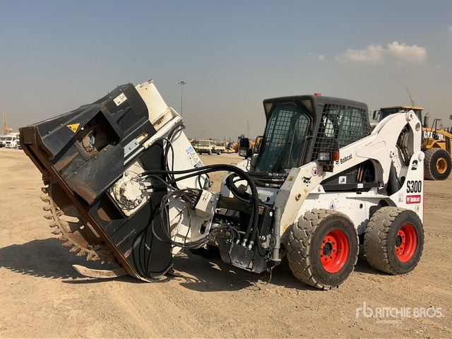2013 Bobcat S300 Skid Steer Loader - Mini utovarivač: slika 2013 Bobcat S300 Skid Steer Loader - Mini utovarivač 2013 Bobcat S300 Skid Steer Loader - Mini utovarivač: slika 2013 Bobcat S300 Skid Steer Loader - Mini utovarivač