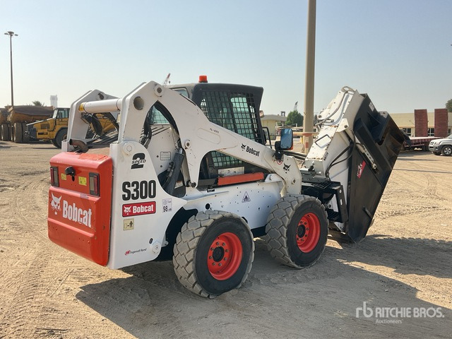 2013 Bobcat S300 Skid Steer Loader - Mini utovarivač: slika 2013 Bobcat S300 Skid Steer Loader - Mini utovarivač 2013 Bobcat S300 Skid Steer Loader - Mini utovarivač: slika 2013 Bobcat S300 Skid Steer Loader - Mini utovarivač