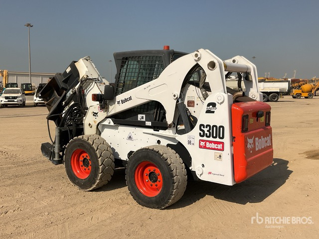 2013 Bobcat S300 Skid Steer Loader - Mini utovarivač: slika 2013 Bobcat S300 Skid Steer Loader - Mini utovarivač 2013 Bobcat S300 Skid Steer Loader - Mini utovarivač: slika 2013 Bobcat S300 Skid Steer Loader - Mini utovarivač