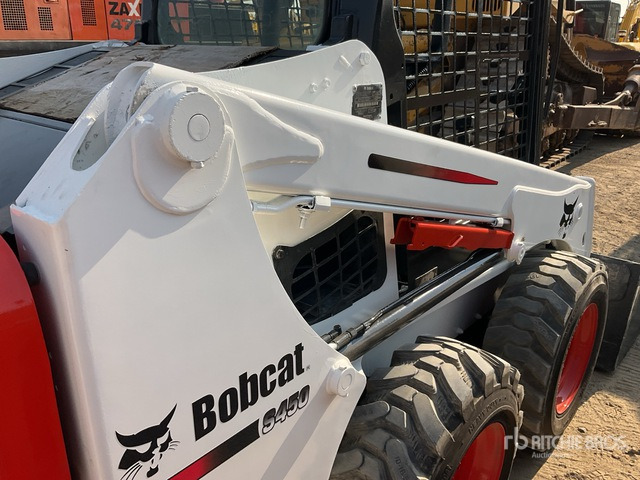 2014 Bobcat S450 Skid Steer Loader - Mini utovarivač: slika 2014 Bobcat S450 Skid Steer Loader - Mini utovarivač 2014 Bobcat S450 Skid Steer Loader - Mini utovarivač: slika 2014 Bobcat S450 Skid Steer Loader - Mini utovarivač