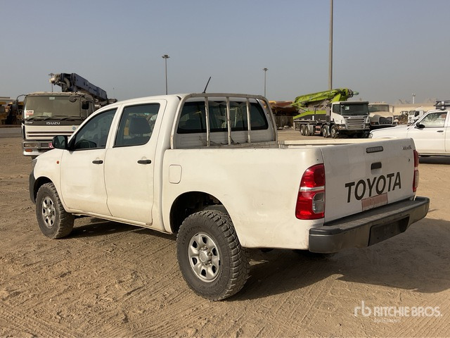 2014 Toyota Hilux 4x4 Crew Cab Pickup - Pick-up: slika 2014 Toyota Hilux 4x4 Crew Cab Pickup - Pick-up 2014 Toyota Hilux 4x4 Crew Cab Pickup - Pick-up: slika 2014 Toyota Hilux 4x4 Crew Cab Pickup - Pick-up