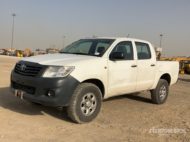 2014 Toyota Hilux 4x4 Crew Cab Pickup - Pick-up: slika 2014 Toyota Hilux 4x4 Crew Cab Pickup - Pick-up 2014 Toyota Hilux 4x4 Crew Cab Pickup - Pick-up: slika 2014 Toyota Hilux 4x4 Crew Cab Pickup - Pick-up