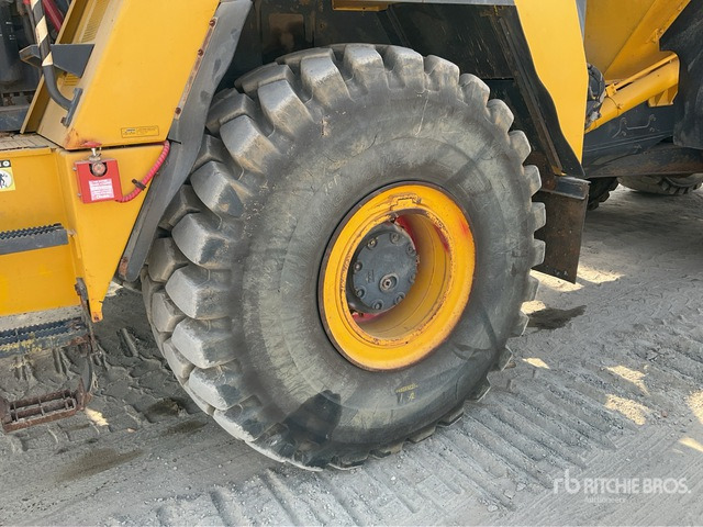 2015 Komatsu HM400-3 Articulated Dump Truck - Zglobni istovarivač: slika 2015 Komatsu HM400-3 Articulated Dump Truck - Zglobni istovarivač 2015 Komatsu HM400-3 Articulated Dump Truck - Zglobni istovarivač: slika 2015 Komatsu HM400-3 Articulated Dump Truck - Zglobni istovarivač