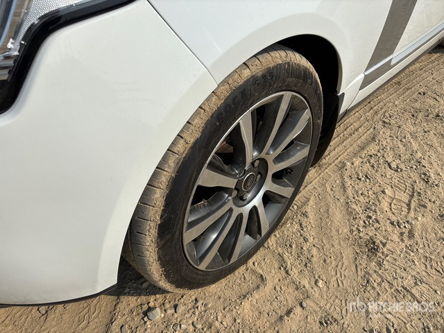 2016 Land Rover Range Rover Vogue SE AWD SUV - SUV: slika 2016 Land Rover Range Rover Vogue SE AWD SUV - SUV 2016 Land Rover Range Rover Vogue SE AWD SUV - SUV: slika 2016 Land Rover Range Rover Vogue SE AWD SUV - SUV