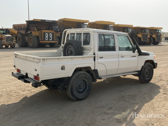 2016 Toyota Land Cruiser 79L 4x4 Crew Cab Pickup - Pick-up: slika 2016 Toyota Land Cruiser 79L 4x4 Crew Cab Pickup - Pick-up 2016 Toyota Land Cruiser 79L 4x4 Crew Cab Pickup - Pick-up: slika 2016 Toyota Land Cruiser 79L 4x4 Crew Cab Pickup - Pick-up