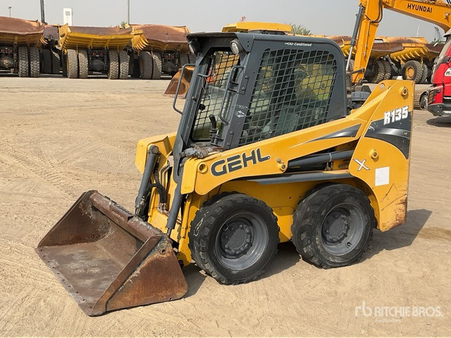 2018 Gehl R135 Skid Steer Loader - Mini utovarivač: slika 2018 Gehl R135 Skid Steer Loader - Mini utovarivač 2018 Gehl R135 Skid Steer Loader - Mini utovarivač: slika 2018 Gehl R135 Skid Steer Loader - Mini utovarivač