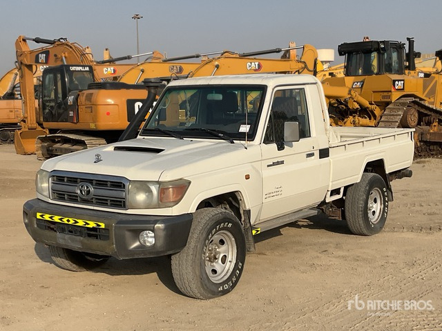 2018 Toyota Land Cruiser 79L 4x4 Pickup - Pick-up: slika 2018 Toyota Land Cruiser 79L 4x4 Pickup - Pick-up 2018 Toyota Land Cruiser 79L 4x4 Pickup - Pick-up: slika 2018 Toyota Land Cruiser 79L 4x4 Pickup - Pick-up