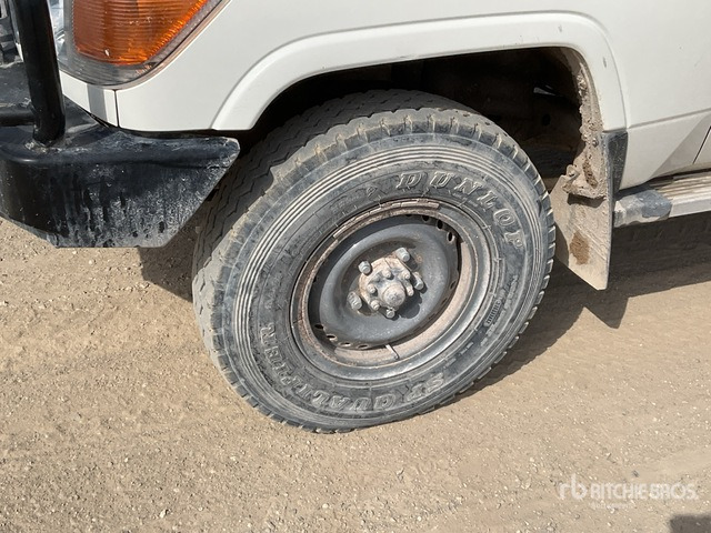 2019 Toyota Land Cruiser 76L 4x4 SUV - SUV: slika 2019 Toyota Land Cruiser 76L 4x4 SUV - SUV 2019 Toyota Land Cruiser 76L 4x4 SUV - SUV: slika 2019 Toyota Land Cruiser 76L 4x4 SUV - SUV