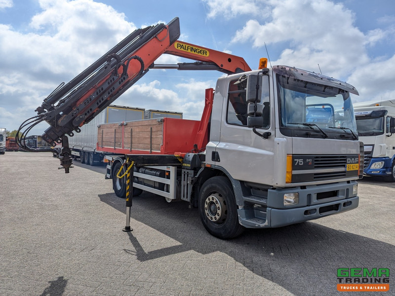 DAF 75.240 4x2 Dagcab Euro1 - Haakarm 14T + Palfinger PK11000 - Afstandsbediening - Kamion s kukastom dizalicom, Kamion s kranom: slika DAF 75.240 4x2 Dagcab Euro1 - Haakarm 14T + Palfinger PK11000 - Afstandsbediening - Kamion s kukastom dizalicom, Kamion s kranom DAF 75.240 4x2 Dagcab Euro1 - Haakarm 14T + Palfinger PK11000 - Afstandsbediening - Kamion s kukastom dizalicom, Kamion s kranom: slika DAF 75.240 4x2 Dagcab Euro1 - Haakarm 14T + Palfinger PK11000 - Afstandsbediening - Kamion s kukastom dizalicom, Kamion s kranom