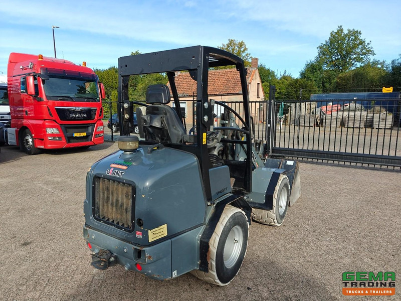 Giant V452T 3585 uren - Wiellader - Landbouw Kenteken - Vangmuil - Grondbak - Non-Marking Banden - Kompaktni utovarivač gusjeničar: slika Giant V452T 3585 uren - Wiellader - Landbouw Kenteken - Vangmuil - Grondbak - Non-Marking Banden - Kompaktni utovarivač gusjeničar Giant V452T 3585 uren - Wiellader - Landbouw Kenteken - Vangmuil - Grondbak - Non-Marking Banden - Kompaktni utovarivač gusjeničar: slika Giant V452T 3585 uren - Wiellader - Landbouw Kenteken - Vangmuil - Grondbak - Non-Marking Banden - Kompaktni utovarivač gusjeničar