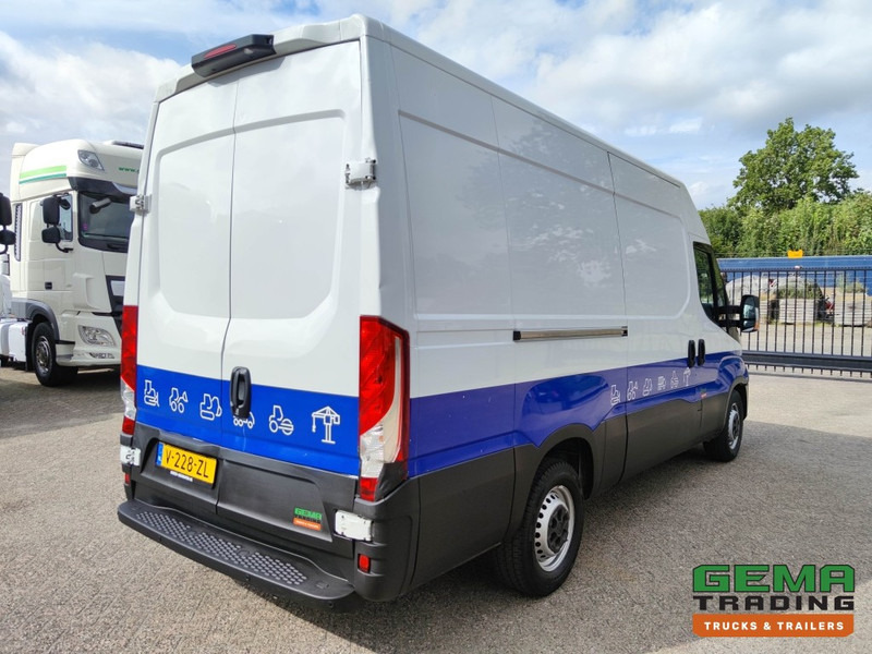 Iveco Daily 35S12 Euro6 Bestelbus L2 H2 - Handgeschakeld - Airco (A116) - Furgon: slika Iveco Daily 35S12 Euro6 Bestelbus L2 H2 - Handgeschakeld - Airco (A116) - Furgon Iveco Daily 35S12 Euro6 Bestelbus L2 H2 - Handgeschakeld - Airco (A116) - Furgon: slika Iveco Daily 35S12 Euro6 Bestelbus L2 H2 - Handgeschakeld - Airco (A116) - Furgon