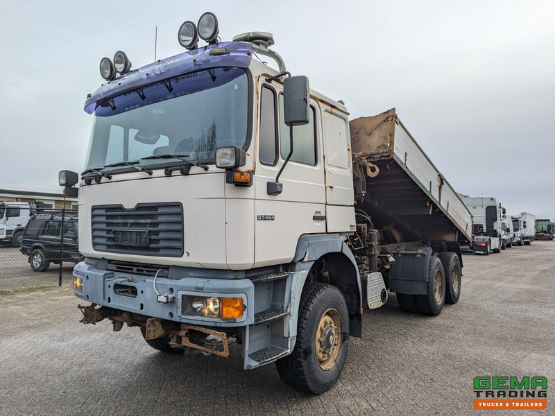 MAN 27.464 DFAC 6x6 Slaapcab Euro3 - Handgeschakeld - Kipper / Kraan Hiab 090 - Naafreductie - Alu Zijschotten - Kiper, Kamion s kranom: slika MAN 27.464 DFAC 6x6 Slaapcab Euro3 - Handgeschakeld - Kipper / Kraan Hiab 090 - Naafreductie - Alu Zijschotten - Kiper, Kamion s kranom MAN 27.464 DFAC 6x6 Slaapcab Euro3 - Handgeschakeld - Kipper / Kraan Hiab 090 - Naafreductie - Alu Zijschotten - Kiper, Kamion s kranom: slika MAN 27.464 DFAC 6x6 Slaapcab Euro3 - Handgeschakeld - Kipper / Kraan Hiab 090 - Naafreductie - Alu Zijschotten - Kiper, Kamion s kranom