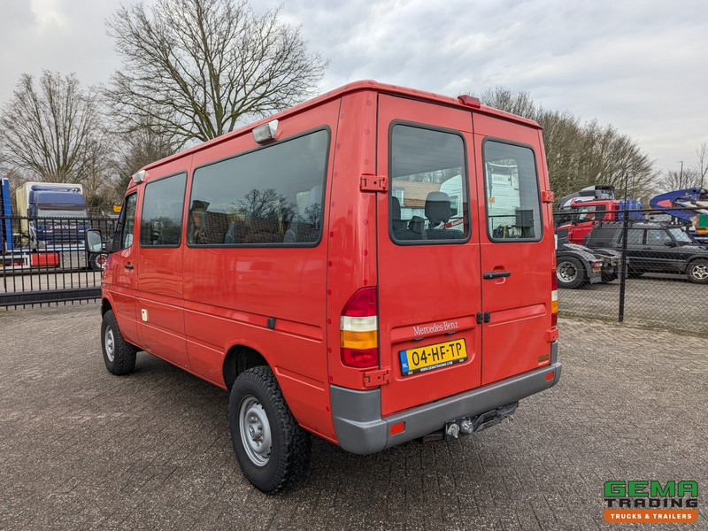 Mercedes-Benz 316 CDI 4x4 Euro3 - 59.000km - 9 Persoons - Lier - 3 Sperren! Hoge en Lage Gearing - Minibus, Putnički kombi: slika Mercedes-Benz 316 CDI 4x4 Euro3 - 59.000km - 9 Persoons - Lier - 3 Sperren! Hoge en Lage Gearing - Minibus, Putnički kombi Mercedes-Benz 316 CDI 4x4 Euro3 - 59.000km - 9 Persoons - Lier - 3 Sperren! Hoge en Lage Gearing - Minibus, Putnički kombi: slika Mercedes-Benz 316 CDI 4x4 Euro3 - 59.000km - 9 Persoons - Lier - 3 Sperren! Hoge en Lage Gearing - Minibus, Putnički kombi